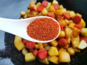 一勺辣椒粉。