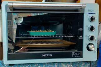 放入预热好的烤箱，烤制25-30分钟即可。