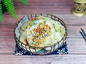 这样胡萝卜粉丝韭菜饼就做好啦！