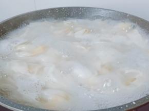 馄饨都浮起来了。