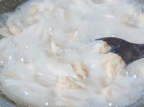 个个晶莹剔透！浮起来就可以捞出。