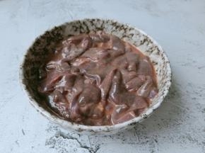 抓上浆静置片刻。