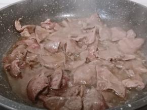 开大火煸炒至猪肝变色捞出。