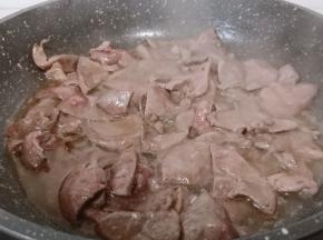 开大火煸炒至猪肝变色捞出。