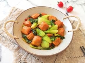 豆腐有嚼劲，油菜鲜嫩。
