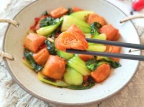 咬一口豆腐，满满的酱汁。