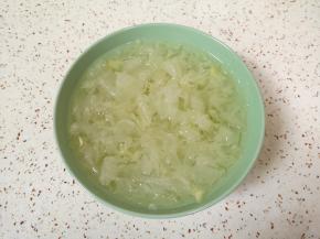 干银耳提前泡发。