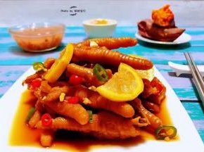 网红柠檬凤爪也是非常不错的下酒佳肴噢
