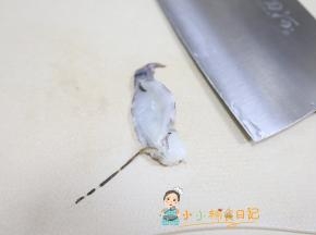 把虾开背去掉虾线