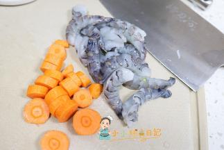 把虾开背去掉虾线