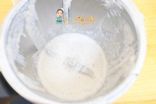 现在有些豆浆机的功率也很强大，做出来也没有渣，直接就能喝，要是滤渣那营养就大打折扣了