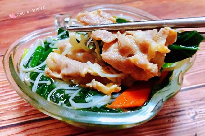 菠菜金针菇肥牛汤