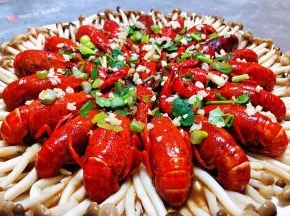 撒上蒜粒、葱花、香菜用热油烹一下瞬间满屋飘香