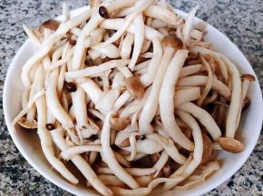 蟹味菇沥干水份备用