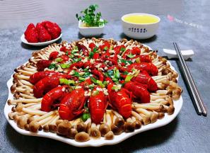 搭配一碗玉米糊和草莓萝卜花就是颜值爆棚哦