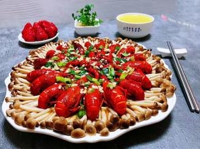 搭配一碗玉米糊和草莓萝卜花就是颜值爆棚哦