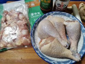 准备食材，掌中宝自然解冻，掌中宝是鸡膝脆骨，有指甲般大小，色泽浅黄且略带一点肉，质地脆爽