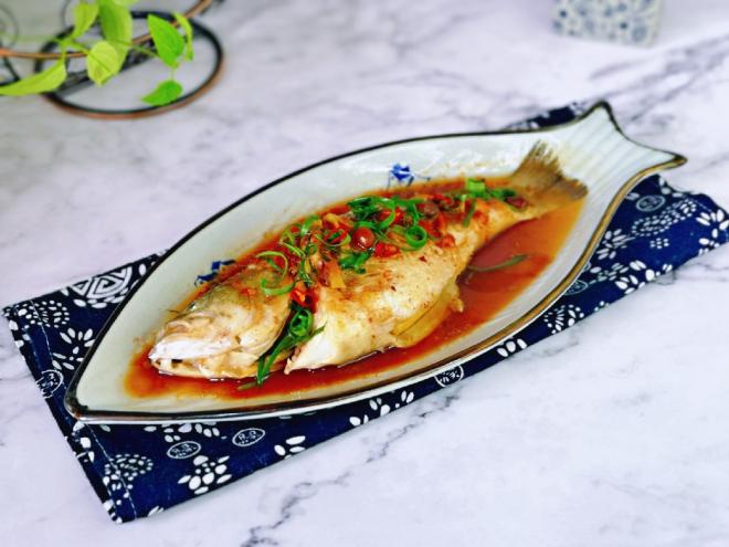 辣酱蒸鲈鱼
