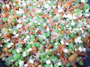 豆角油渣馅就做好啦，放在一边备用。