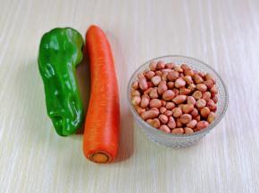 准备食材，建议用红皮花生米，营养好，颜色也好看。
