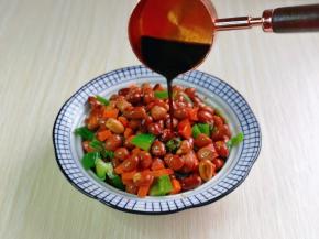 加入调好的酱醋汁，即可食用。