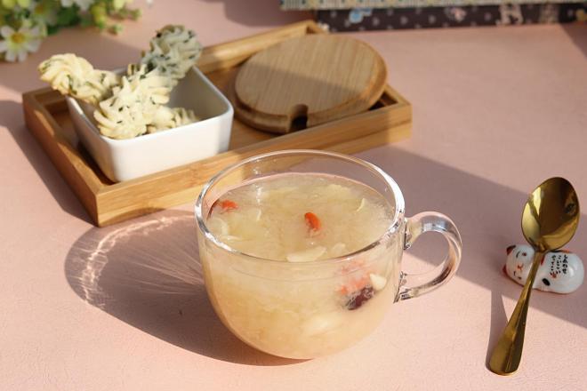 金燕耳冰糖雪梨银耳