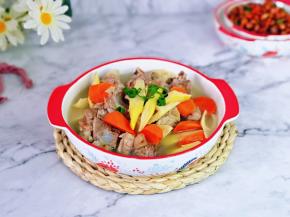 宝贝一口气喝了三碗。