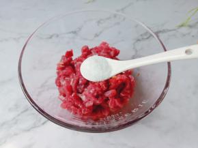 加食用盐半勺。