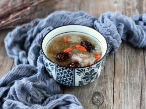 满满的胶质，甜甜糯糯的口感一级棒！