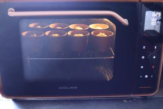 发酵剩余10分钟的时候预热烤箱180度，上下火，中下层，烘烤时间为28分钟。