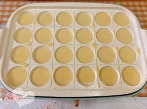 倒入面糊8分满。