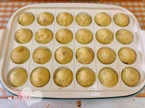 煎好成型的小丸子。