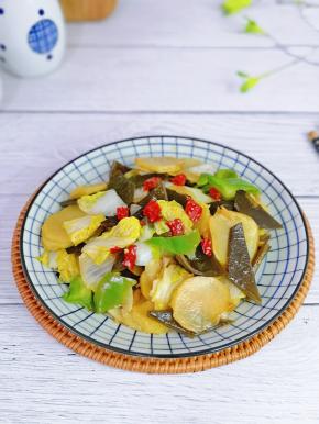 一盘菜，食材丰富，营养均衡。