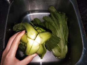 中间划两刀不要划断