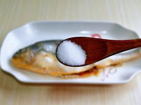 再按个人口味加入盐。