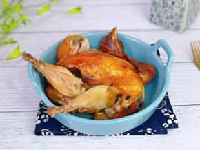 用手轻轻一拉鸡腿就下来了呦～喜欢的做起来。