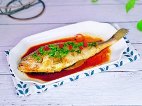 蒸鱼营养丰富，好吃极了。