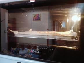 烤箱140度预热10分钟放入烤盘，烤45-60分钟。（每个烤箱脾气不同）