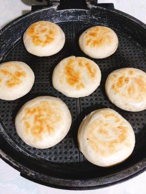 烙至两面金黄色即可！