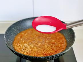 最后淋上淀粉液。