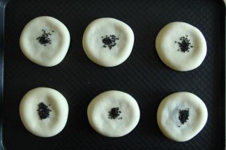 快发酵好的时候，取出，预热烤箱，上下190度。