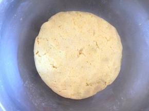 揉成面团，室温醒发