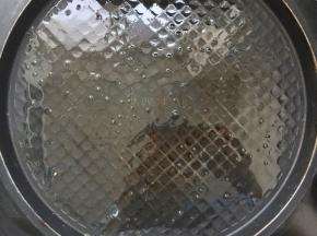 电饼铛预热后刷油