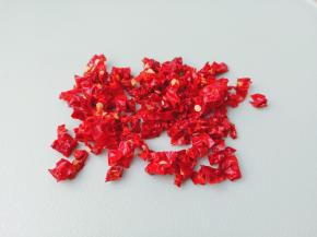 浸泡好的二荆条辣椒切成小段。