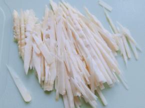 再切成细丝。