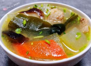 新鲜的时蔬和鲜肉都是营养丰富的食材经常食用对身体有益处