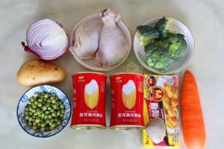 金龙鱼小鲜米。咖喱鸡腿食材：鸡腿、洋葱、西兰花、土豆、甜豆、胡萝卜、咖喱调料。