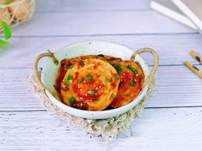 盛出装盘，撒上熟白芝麻，葱花。