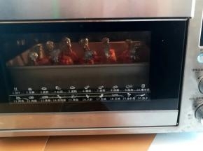 7.鸡锤放入预热好的烤箱底层，上火190度，下火180度烤30分钟   8.取20克的蜂蜜加30克水调匀备用