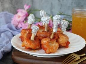 11.色泽金黄，口感鲜嫩的蜜汁鸡锤